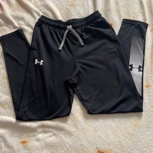 Just like new Under Armour💕 boys sports pants YLG